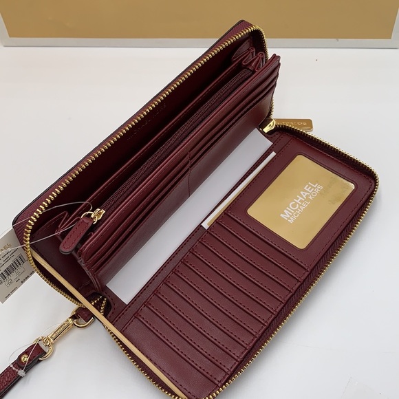 MICHAEL KORS
Leather Continental Wristlet Phone Case Wallet
Oxblood
NWT - Picture 8 of 16